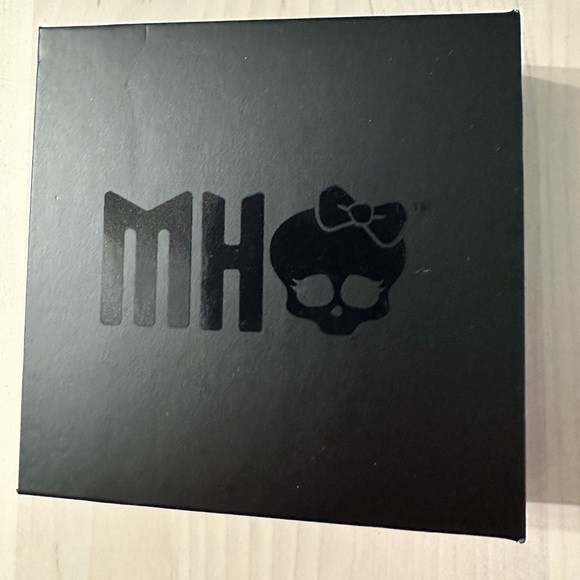 SDCC 2023 exclusive Monster High 13th year pin - Picture 2 of 7